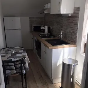 https://joli-studio-21-m2-avec-parking-priv.hotels-rhonealpes.com