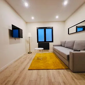 https://apt-studio-cosy-metro-14-paris.fr-paris.fr